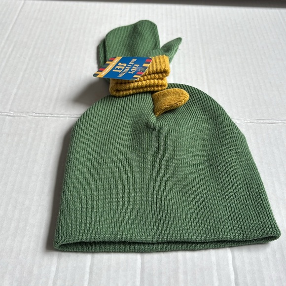 Kids green & yellow dinosaur themed hat & mittens set - Picture 4 of 7